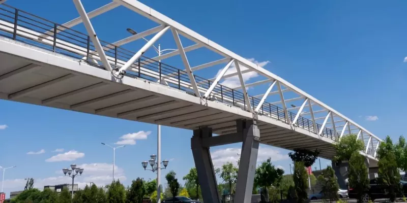 Челична конструкција Градски пешачки мост Изградба